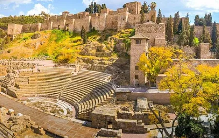 Skip the Line: Private Alcazaba & Gibralfaro with Nasrid Palaces