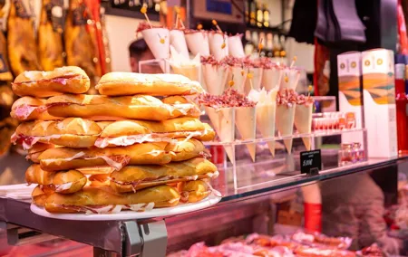 Malaga Food Tour of 12+ Tastings: Tapas, Olive Oil, Ham & More