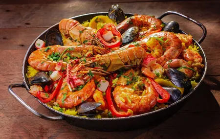 PREMIUM TAPAS TOUR: Paella, Market Tastings, and Winery