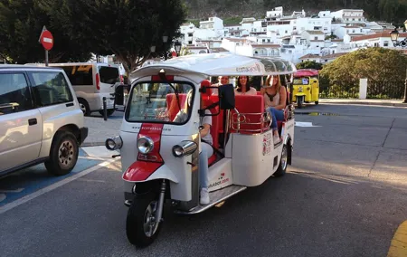 Mijas: Panoramic city tour in an electric Tuk Tuk
