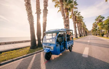 Malaga by Tuk Tuk i : 1 or 2 hours Private city tour