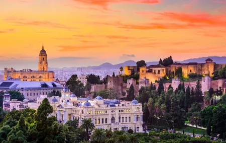 Malaga Scavenger Hunt and Highlights Self-Guided Tour