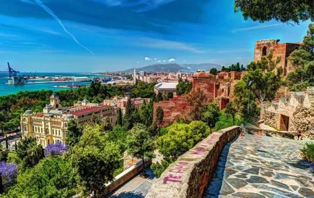 Malaga Shore Excursion: Small group walking & scenic tour