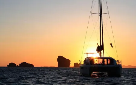 Malaga Sunset Cruise and Restaurant Dinner