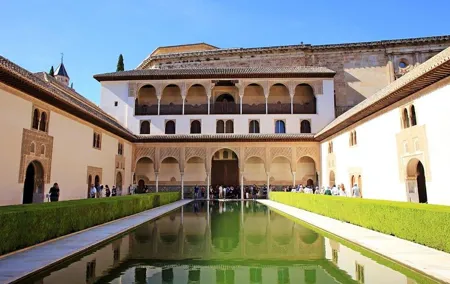 Private tour from Malaga to the Alhambra Palace and Granada for up to 8 persons