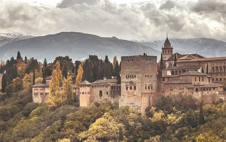 Alhambra Guided Tour from Malaga with Private Transportation