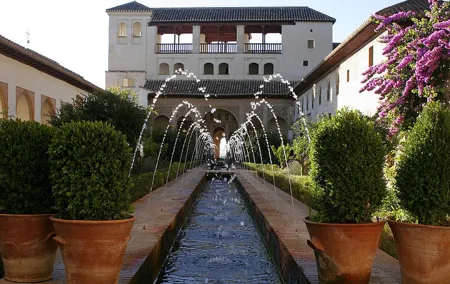 Malaga Shore Excursion: Skip-the-Line Alhambra and Generalife Gardens Tour