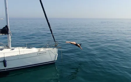 Marbella Private Sailboat: Navigation, Bath and Snacks (10 pax)