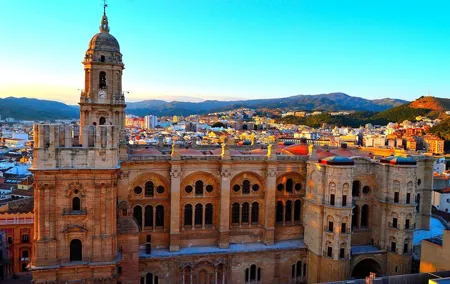 Private Malaga City Center Walking Tour with Tapas Food Tastings