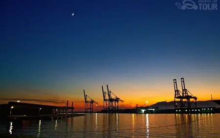 Night Tour in Malaga: Enjoy the Sunset and City Lights