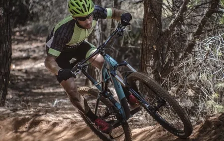 3 Hours Mountain Bike Cycling Guided Tour in Costa del Sol