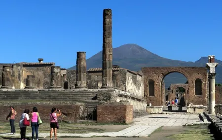 From Naples: Skip the Line Pompeii Guided Tour – Small Group