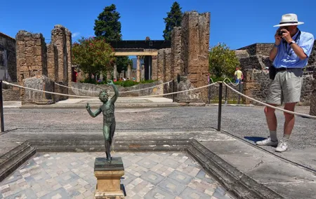 Naples to Pompeii: Skip-the-Line Tour for Cruise Passengers