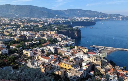 Naples: Private transfer to Sorrento