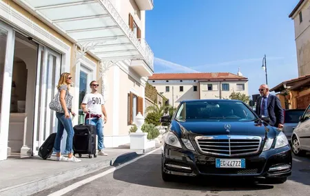 Private Transfer: Positano to Naples or Vice Versa