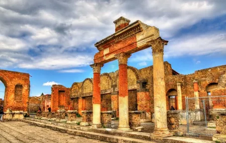 Day Trip to Pompeii, Vesuvius & Herculaneum with Tickets