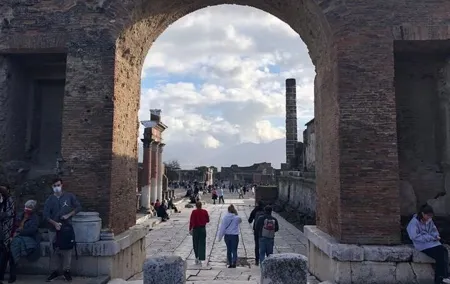 Private transfer from Napoli to Sorrento with stopover in Pompeii ruins