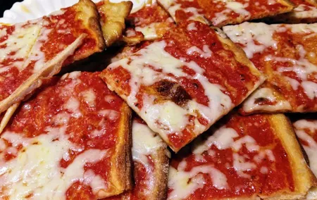 Small Group Street Food and Walking Tour in Naples