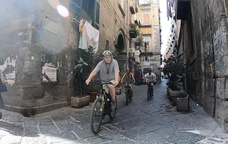 Exciting e-bike(pedal assisted)ride in the heart of Naples