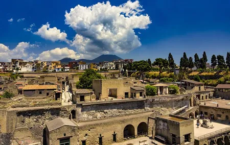 Herculaneum small group tour with an archaeologist - skip the line