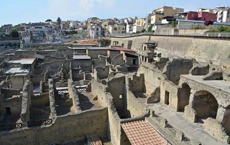 Half Day Excursion to Herculaneum from Naples with Lunch