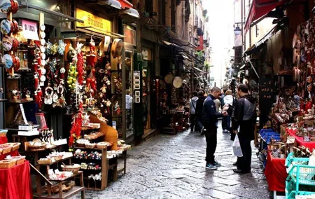 Tour Naples Historical Center and Street Food Markets