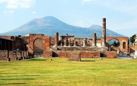 Private Transfer from Naples to Sorrento with Stop at Pompeii