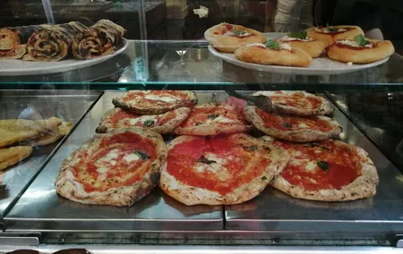 Naples Urban Culture Tour: Street Art, Wine and Culinary Tasting