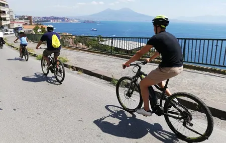Naples panoramic e-bike(pedal assisted)ride with pizza tasting