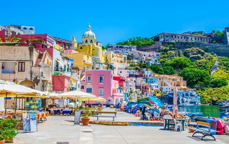 From Naples: Procida Island Day Trip with Lunch