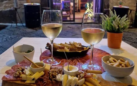 Guided, FUN Wine Tasting with Trivia Games, Napoli