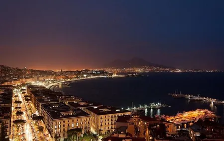 Tour of Naples by night with pizza dinner