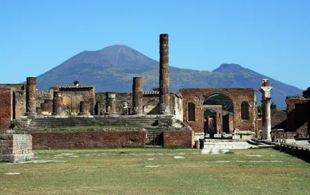 Naples: Private Transfer From or To Pompeii
