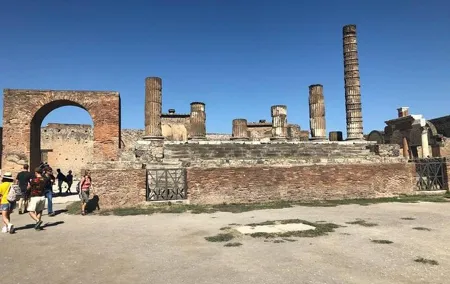 Pompeii and Herculaneum Private Walking Tour with an Archaeologist