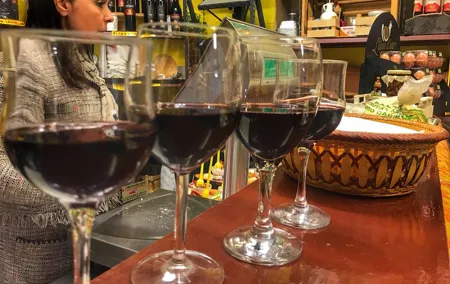 Evening Flavors of Naples: Private Food Tour and Wine Tasting