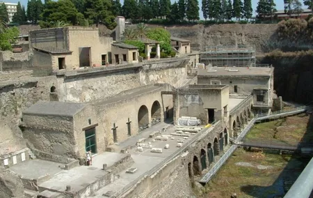 Transfer from Naples to Sorrento with stop to visit Pompei ruins