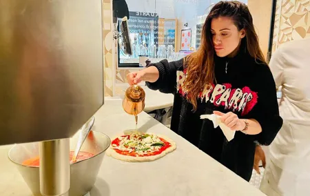 Naples: Pizza Making Class with Professional Pizzaiolo