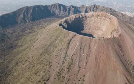 Vesuvio Gran cono + Wine Tasting & Lunch + Transfer from Naples