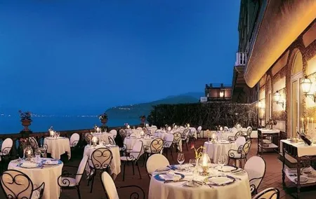 Naples: Romantic Gourmet Dinner on the Rooftop Terrace