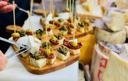 Flavors of Naples Decumani Street Food and Sightseeing Tour