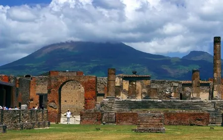 Transfer Naples to Amalfi Coast with stop to visit Pompeii ruins