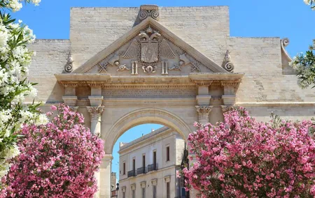 Private transfer from Naples to Lecce, 2 hours for sightseeing