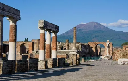 Pompeii Ruins & Wine Tasting with Lunch on Vesuvius with Private Transfer