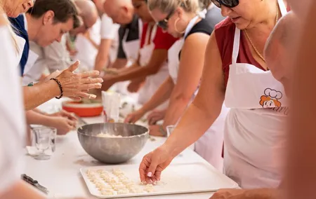 Cesarine: Pasta & Tiramisu Class at Local's Home in Naples