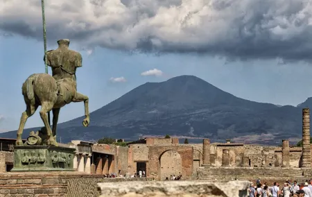 Guided Visit in Pompeii and Mount Vesuvius in Spanish and French