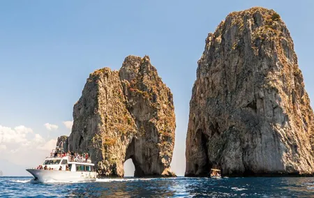 CAPRI ISLAND TOUR BY BOAT with stop for swimming