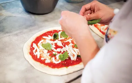 Naples Pizza Secrets Class with Tastings at a Historic Pizzeria