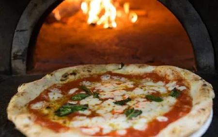 Slice of Heaven: Explore the Best Pizzas in Naples!