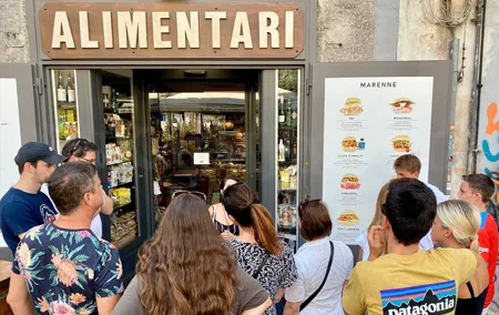 Eating Naples Street Food Tour with Guided Tasting and Sightseeing