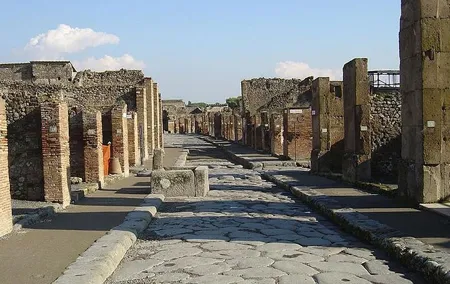 Transfer Naples to Ravello and stop in Pompeii